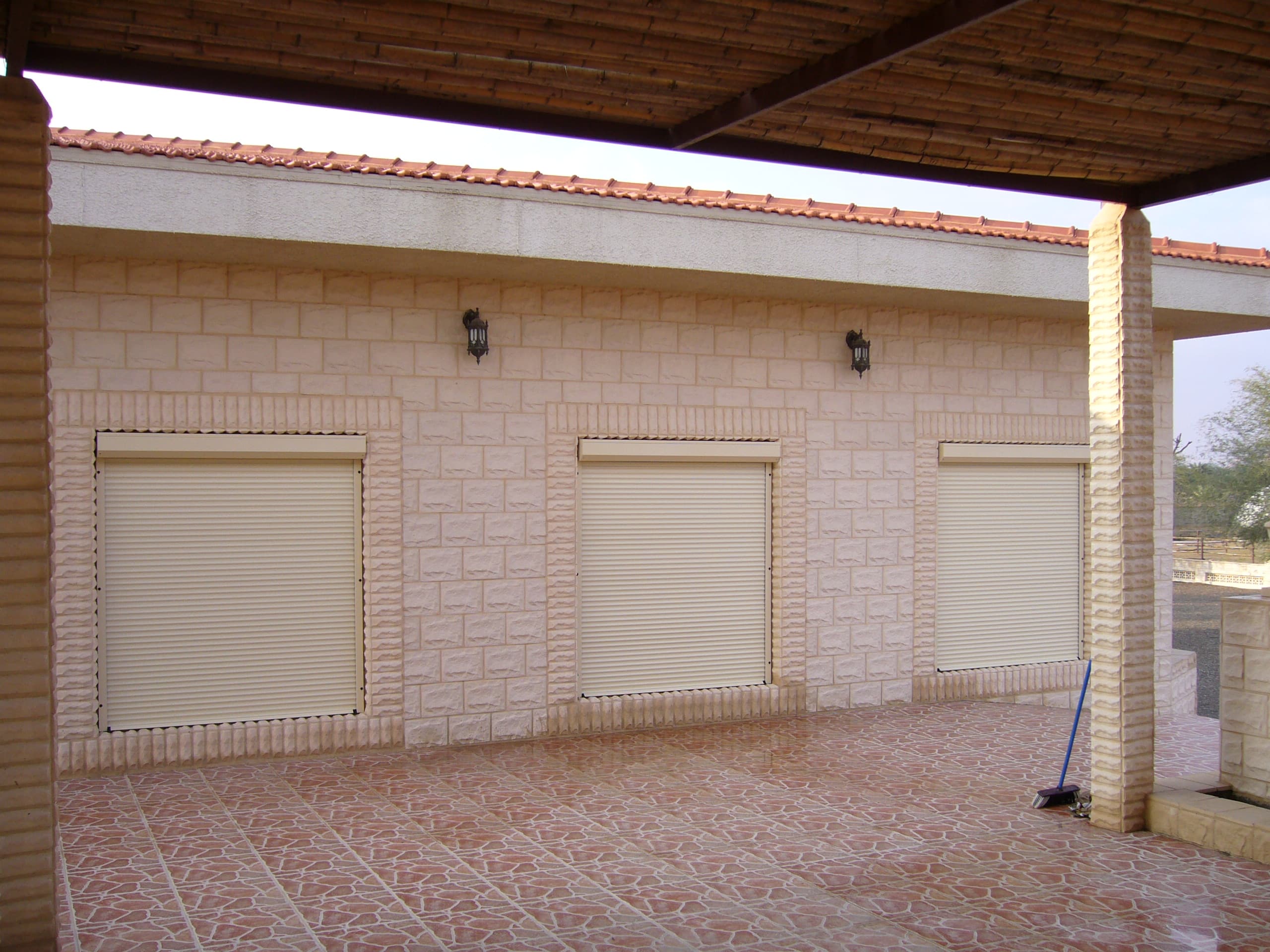 ROLLER SHUTTER photograph 3