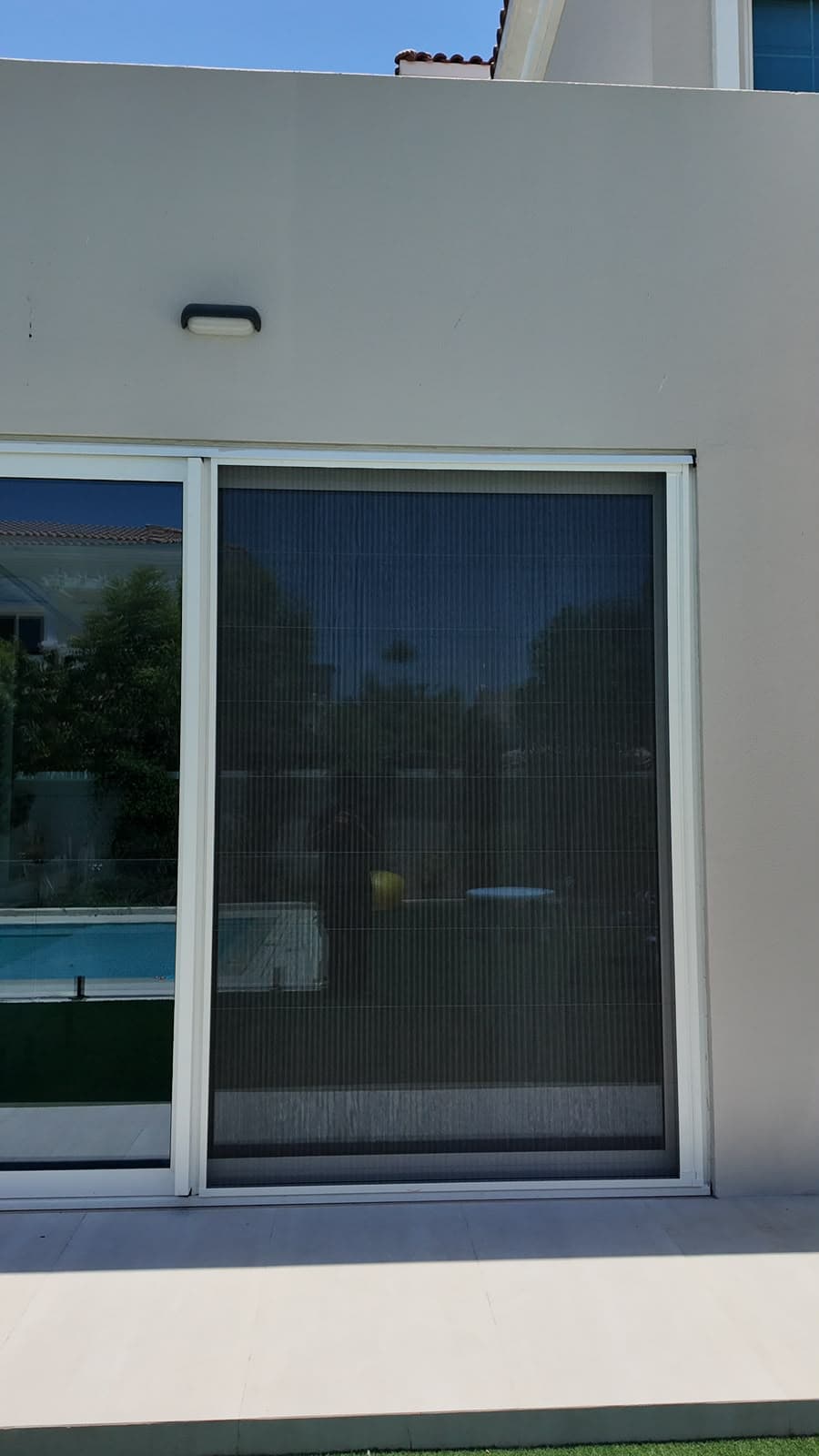 Q MESH - LATERAL PLEATED FLY SCREEN photograph 9